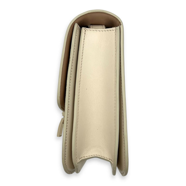Box Shoulder Bag Medium White in Calfskin, Gold hardware