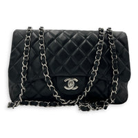 Classic Shoulder Bag Jumbo Black in Lambskin, Silver hardware