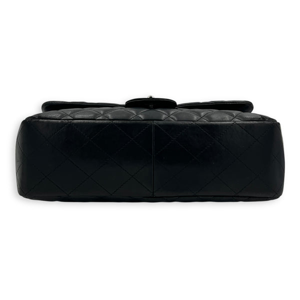 Classic Shoulder Bag Jumbo Black in Lambskin, Silver hardware