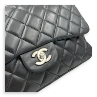 Classic Shoulder Bag Jumbo Black in Lambskin, Silver hardware