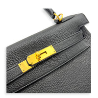 Kelly 28 Noir Top Handle Bag in Togo, Gold hardware