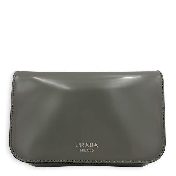 Logo Crossbody Bag Grey in Patent Leather, Silver hardware