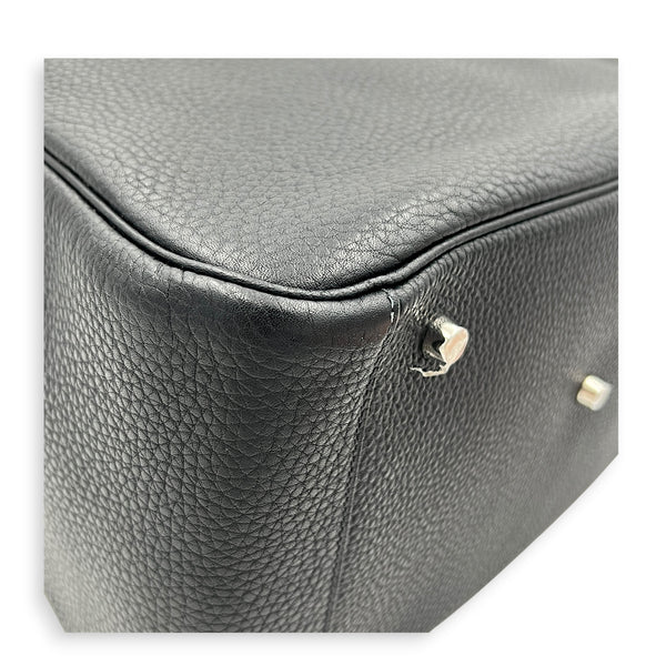 Lindy 34 Black Shoulder Bag in Clemence, Palladium hardware