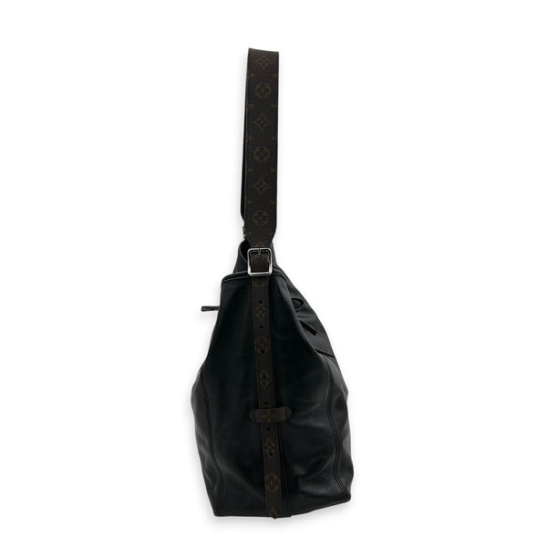 Carryall Vibe Shoulder Bag Black in Calfskin, Silver hardware