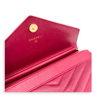 Chevron Statement Pink Wallet On Chain in Calfskin, Gold hardware