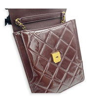 23A Top Handle Bag Brown in Patent Leather, Gold hardware