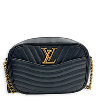 New Wave Crossbody Bag Noir in Calfskin, Gold hardware
