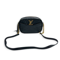 New Wave Crossbody Bag Noir in Calfskin, Gold hardware
