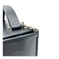 Cinhentic Noir in Tadelakt, Mixed hardware