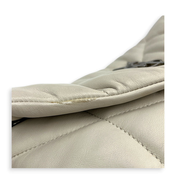 Loulou Crème Vintage Shoulder Bag in Lambskin, Silver hardware