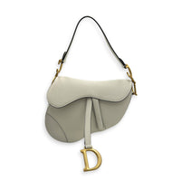 Saddle Shoulder Bag Medium Latte in Calfskin, Gold hardware