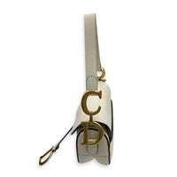 Saddle Shoulder Bag Medium Latte in Calfskin, Gold hardware