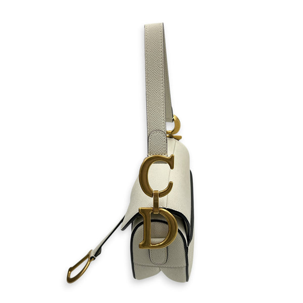 Saddle Shoulder Bag Medium Latte in Calfskin, Gold hardware