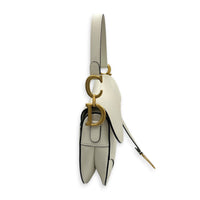 Saddle Shoulder Bag Medium Latte in Calfskin, Gold hardware