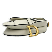 Saddle Shoulder Bag Medium Latte in Calfskin, Gold hardware