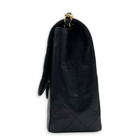 Classic Double Flap Shoulder Bag Jumbo Black in Lambskin, Gold hardware