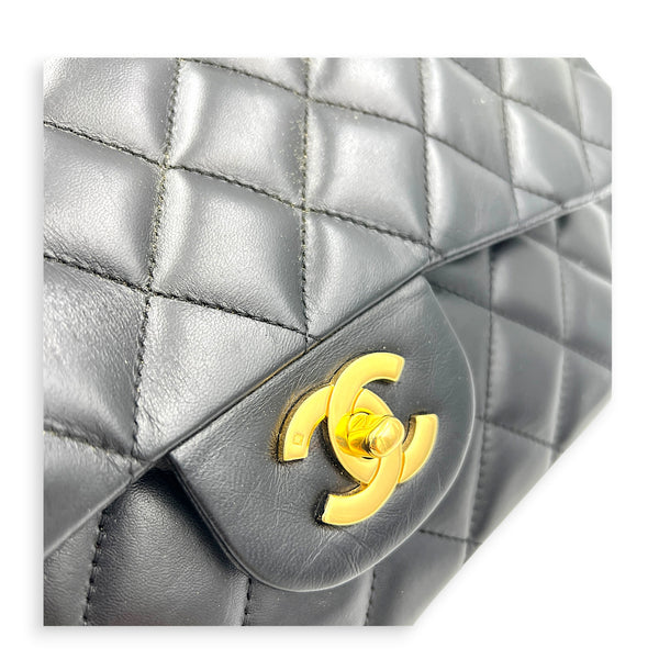 Classic Double Flap Shoulder Bag Jumbo Black in Lambskin, Gold hardware