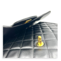 Classic Double Flap Shoulder Bag Jumbo Black in Lambskin, Gold hardware