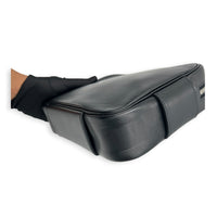 Etriviere Noir Messenger in Evergrain Calfskin, Palladium hardware