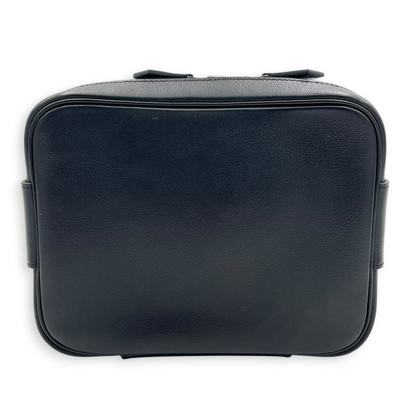 Etriviere Noir Messenger in Evergrain Calfskin, Palladium hardware