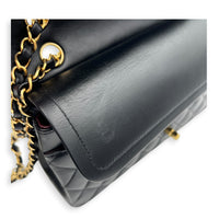 Classic Double Flap Shoulder Bag Medium Black in Lambskin, Gold hardware