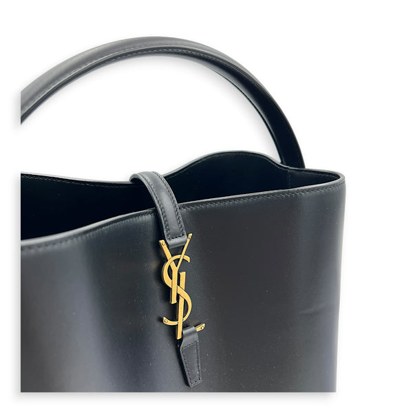 Le 37 Medium Noir Top Handle Bag in Calfskin, Gold hardware