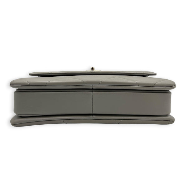 Trendy CC Medium Grey Shoulder Bag in Lambskin, Gold hardware