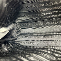 Re-Edition 2005 Shoulder Bag Nero in Re-Nylon, Silver hardware