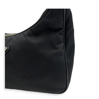 Re-Edition 2005 Shoulder Bag Nero in Re-Nylon, Silver hardware