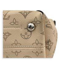 Hina Beige Shoulder Bag in Mahina Leather, Silver hardware