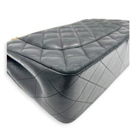 Classic Double Flap Shoulder Bag Jumbo Black in Lambskin, Gold hardware