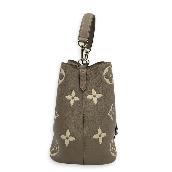 NeoNoe MM Beige Bucket Bag in Monogram Empreinte Leather, Gold hardware