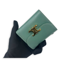 Triomphe Wallet Green in Calfskin, Gold hardware