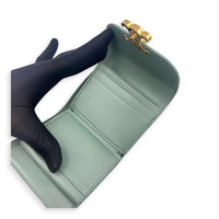 Triomphe Wallet Green in Calfskin, Gold hardware