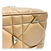 The Lady 95.22 Medium Caramel Tote Bag in Lambskin, Gold hardware