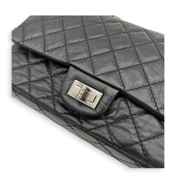 2.55 Shoulder Bag Black in Distressed Leather, Ruthenium hardware
