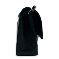 Classic Double Flap Shoulder Bag Medium Black in Caviar Leather, Silver hardware