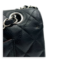 Classic Double Flap Shoulder Bag Medium Black in Caviar Leather, Silver hardware