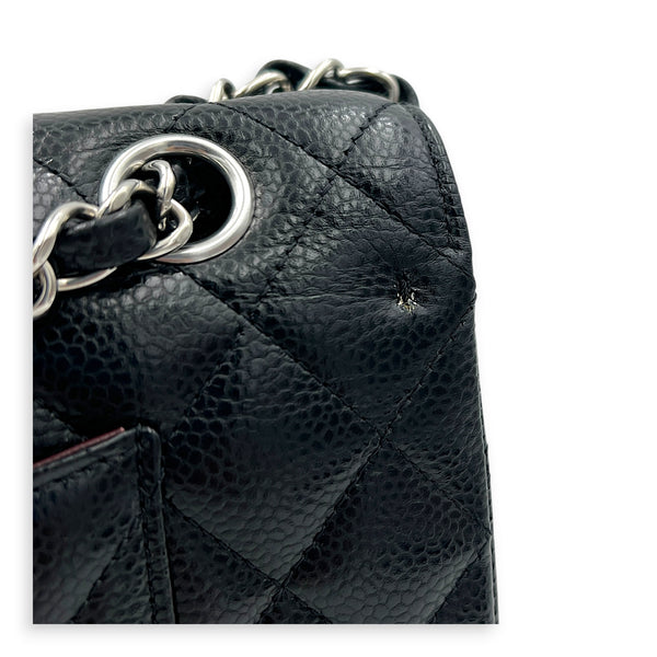 Classic Double Flap Shoulder Bag Medium Black in Caviar Leather, Silver hardware