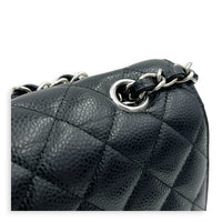 Classic Double Flap Shoulder Bag Medium Black in Caviar Leather, Silver hardware
