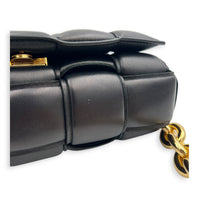 Cassette Shoulder Bag Black in Lambskin, Gold hardware