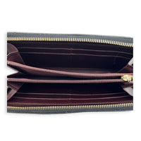 Classic Wallet Black in Caviar Leather, Gold hardware