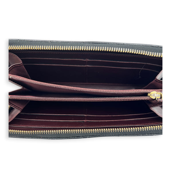 Classic Wallet Black in Caviar Leather, Gold hardware