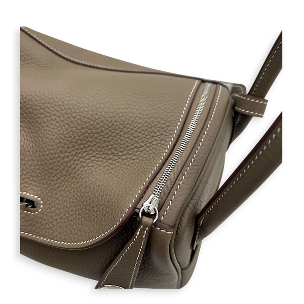 Lindy 26 Etoupe Shoulder Bag in Clemence, Palladium hardware