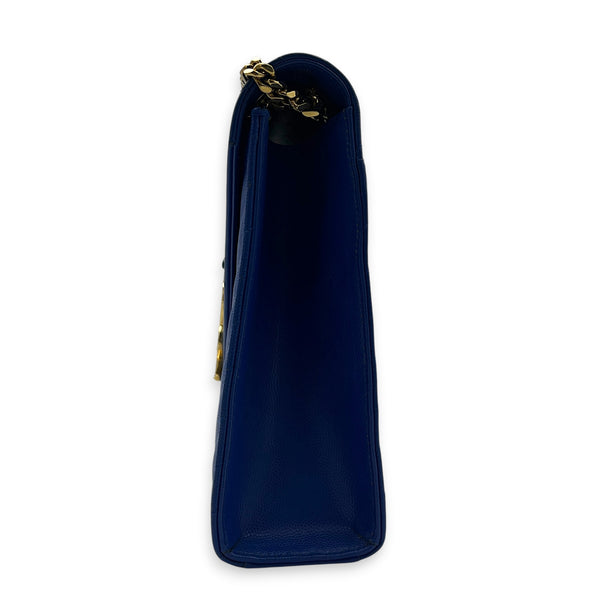 Envelope Shoulder Bag Large Electric Blue in Caviar Leather, Gold hardware