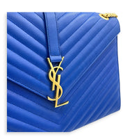 Envelope Shoulder Bag Large Electric Blue in Caviar Leather, Gold hardware
