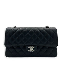 Classic Double Flap Medium Black Shoulder Bag in Caviar Leather, Silver hardware