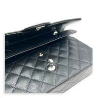 Classic Double Flap Medium Black Shoulder Bag in Caviar Leather, Silver hardware