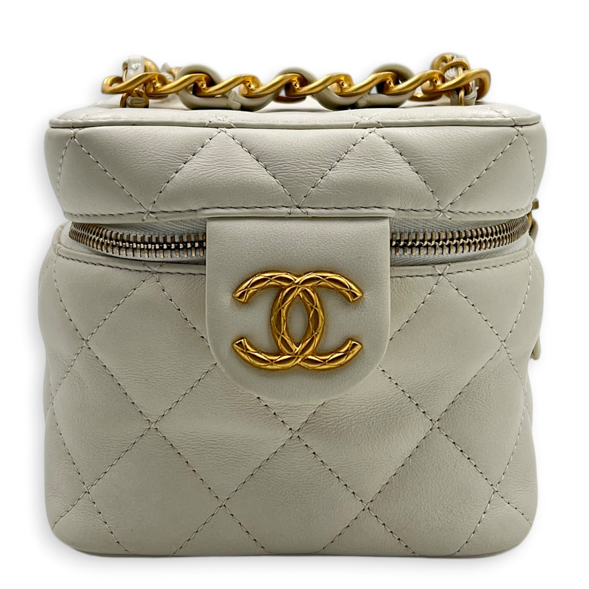 22S Chain Bar Quilted White Vanity Bag in Lambskin, Gold hardware