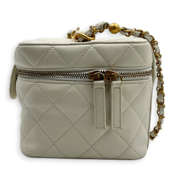 22S Chain Bar Quilted White Vanity Bag in Lambskin, Gold hardware